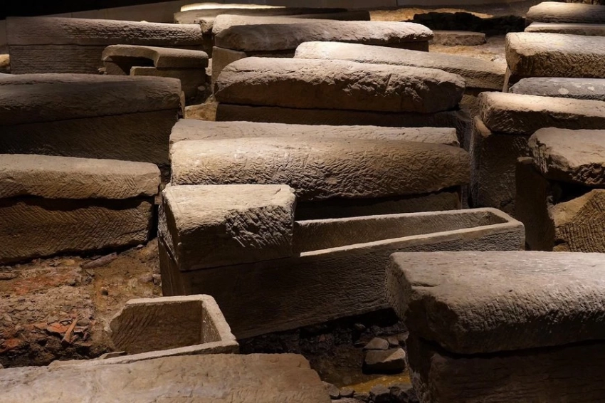 Саркофаг, амулеты и древняя мумия: египетская экспедиция российских ученых