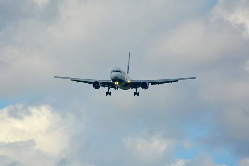 В Вашингтоне столкнулись в воздухе пассажирский самолет и военный вертолет
