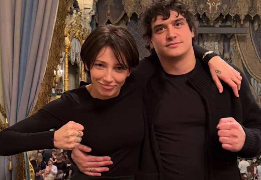 "На интеллигентном". Настя Ивлеева опубликовала новое фото с мужем