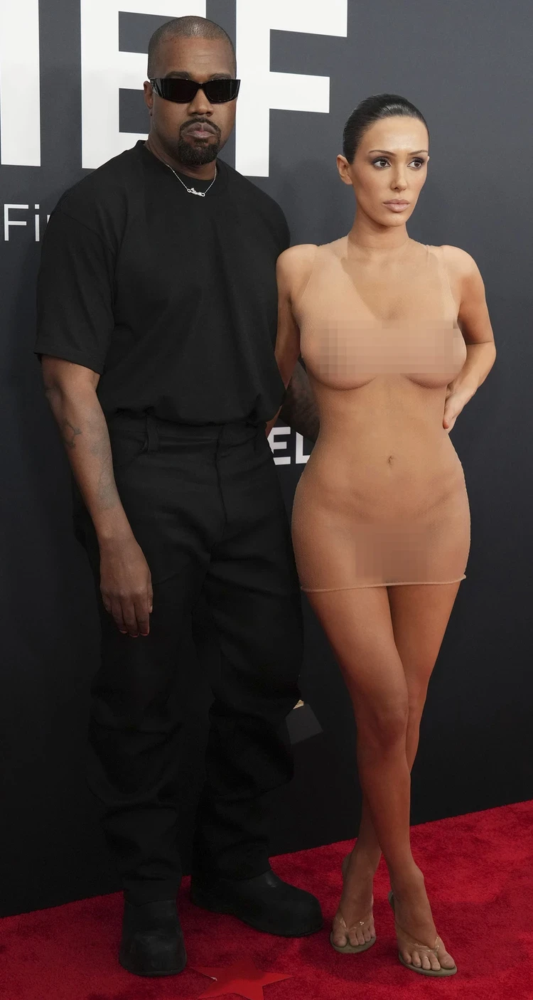 Самые бесстыдные звезды на «Грэмми»: жена Канье Уэста в чем мать родила, Джулия Фокс в колготках и дочь Уилла Смита в трусах