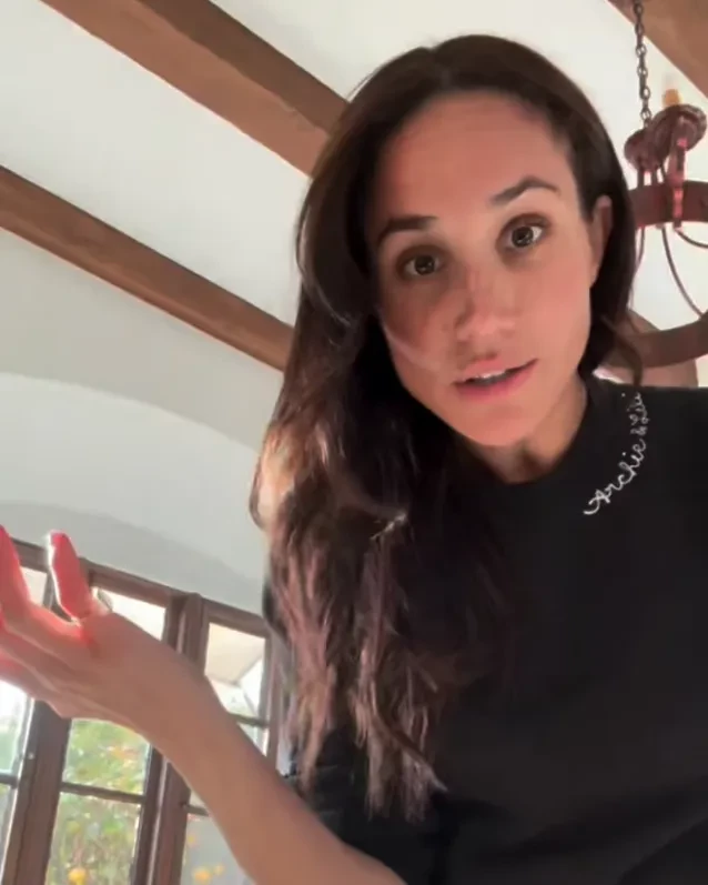 Меган Маркл записала новое видео, в котором появилась в толстовке с именами своих детей