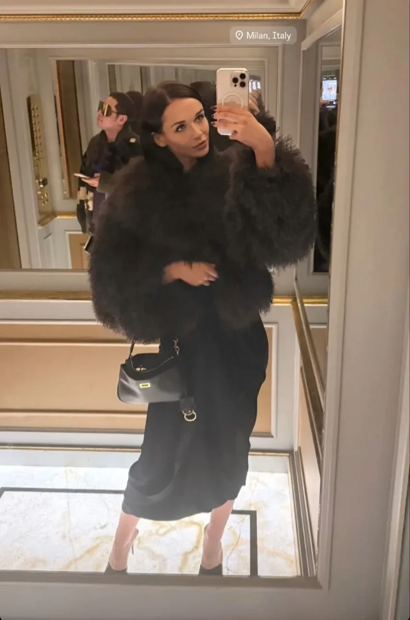 Софья Синицына в платье с открытой спиной посетила оперу в Ла Скала