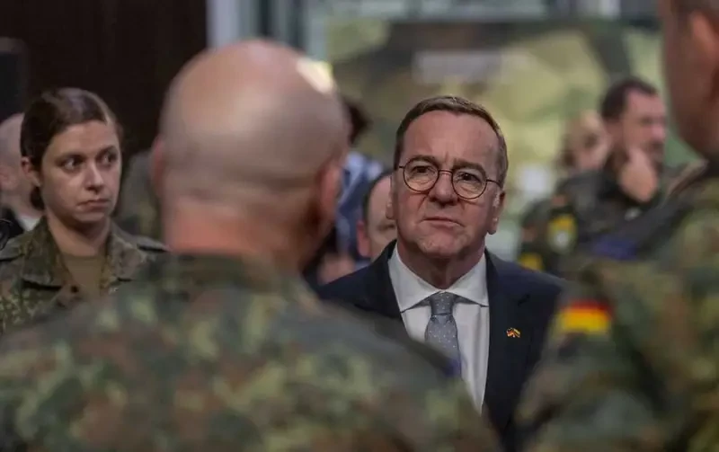 Министр обороны ФРГ: Европа не в состоянии в одиночку, без США, обеспечить Украине гарантии безопасности.