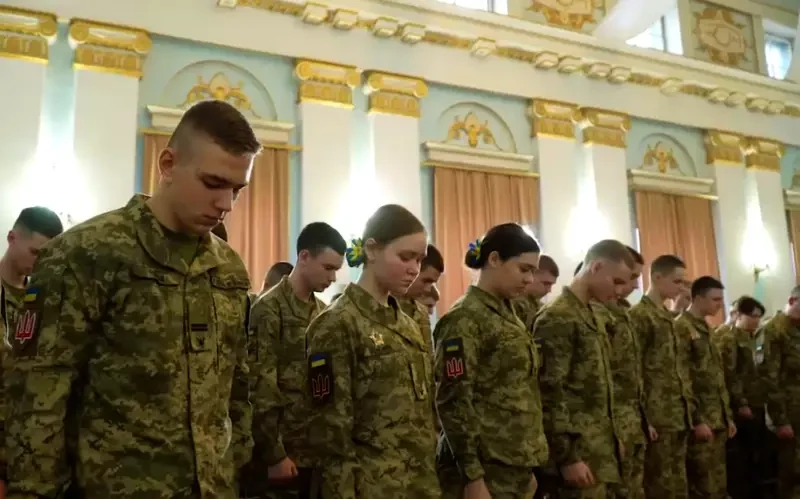 В офисе Зеленского хотят отправить в ВСУ 800 тысяч молодых украинцев