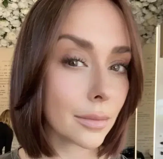 Дженнифер Лав Хьюитт отпраздновала своё 46-летие и опубликовала селфи без макияжа и ретуши