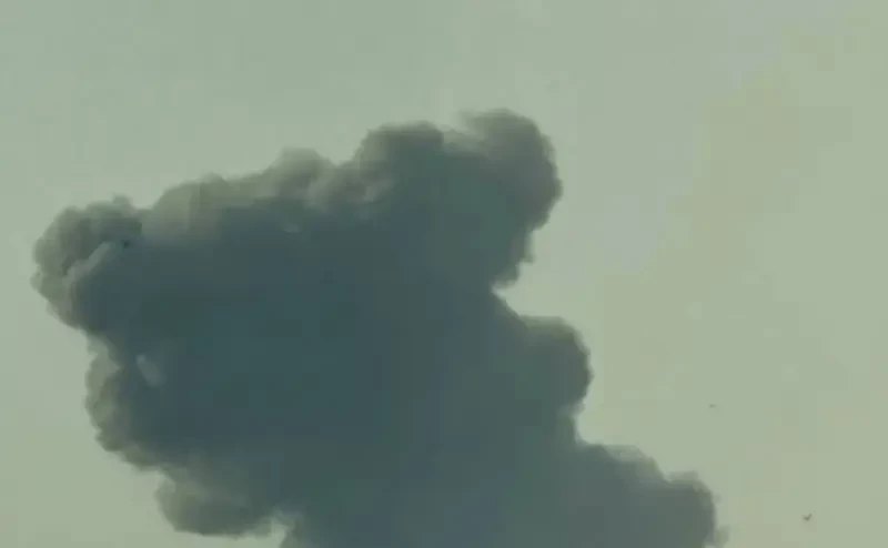 Украинские медиа утверждают, что российские дроны атакуют ТЭЦ-5 в пригороде Харькова - одну из крупнейших на Украине