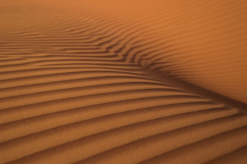 Спутниковые камеры увидели загадочное сооружение под песками Аравийской пустыни