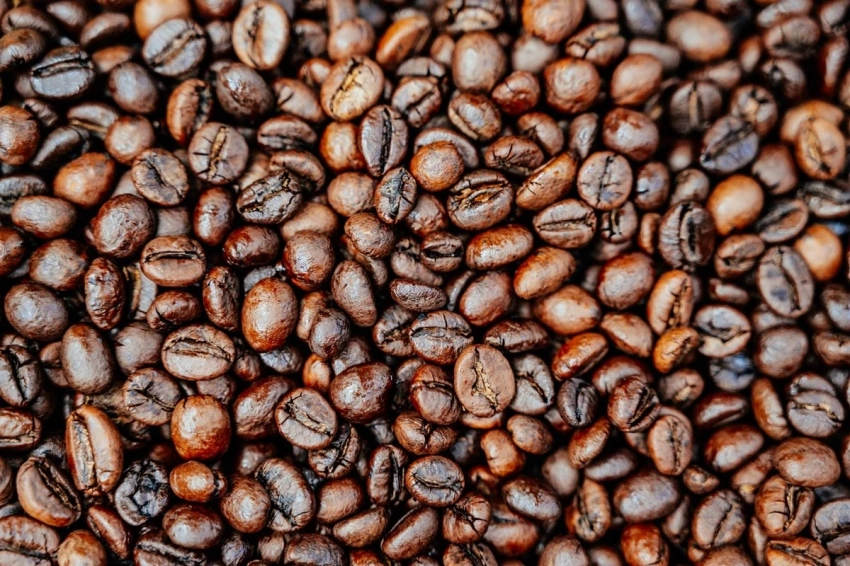 Экономист Иванов заявил, что погода и увеличение потребления способствовали повышению цены на кофе