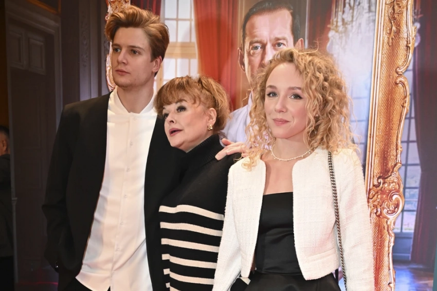 Премьера фильма «Знакомство с родителями»: Талызина вышла в свет с мужем и мамой, а Ильин-младший с отцом