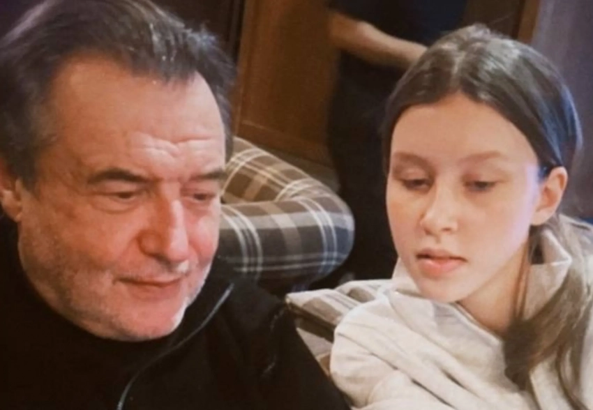 Анна Пересильд опубликовала фотографии с отцом, режиссёром Алексеем Учителем