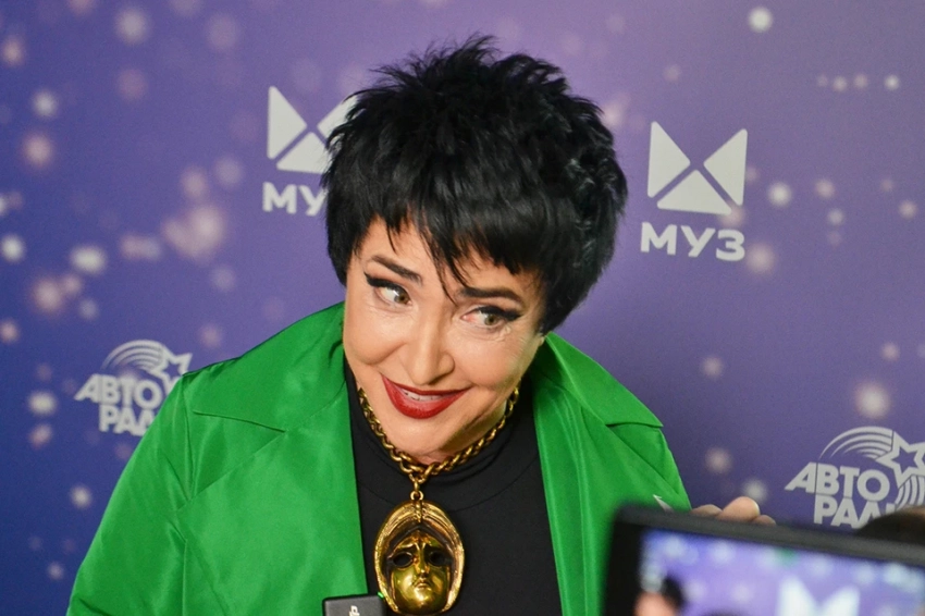 Лолита унизила Киркорова, SHAMAN поцеловал Мизулину, а Дава и Краймбрери станут родителями: главные события шоу-бизнеса