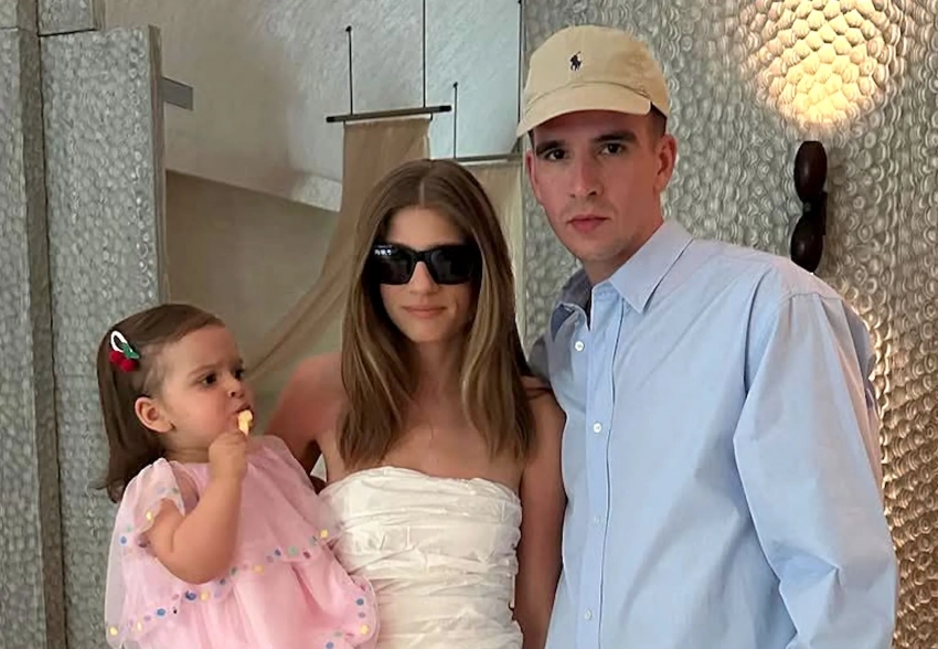 Саша Новикова поздравила Федука с днём рождения и показала семейные фото с дочерью