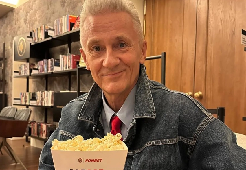 "Находится в полном здравии". В Театре Ермоловой опровергли новость об онкологическом заболевании у Олега Меньшикова