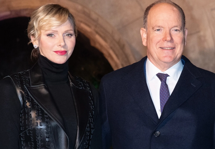 "Выглядит здоровее и счастливее". В окружении княгини Шарлен рассказали, что князь Альбер перестал следить за ней