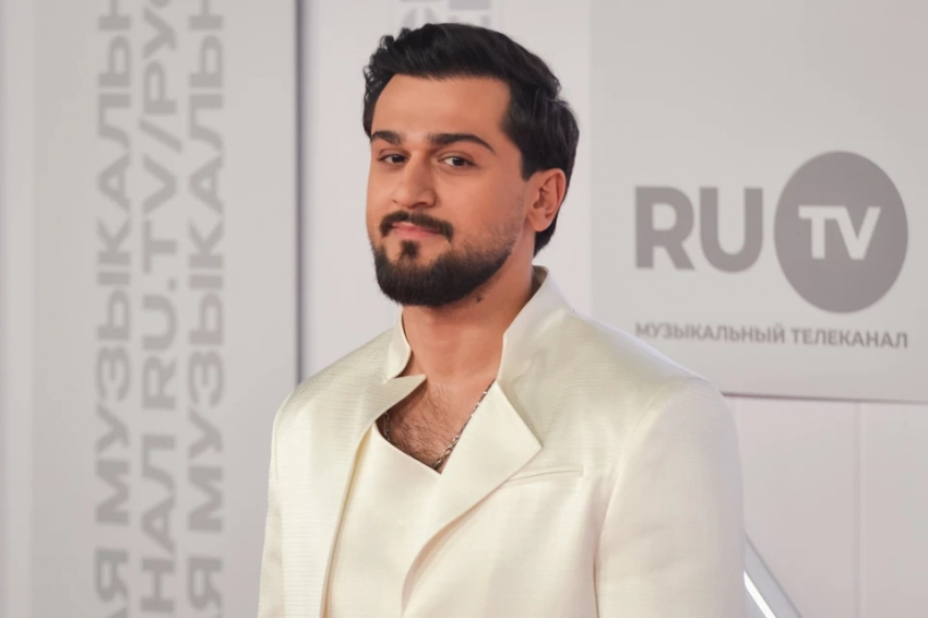 Певец Jony посетил могилу XXXTentacion: «Появился шанс приехать в гости, чтобы сказать всё лично»