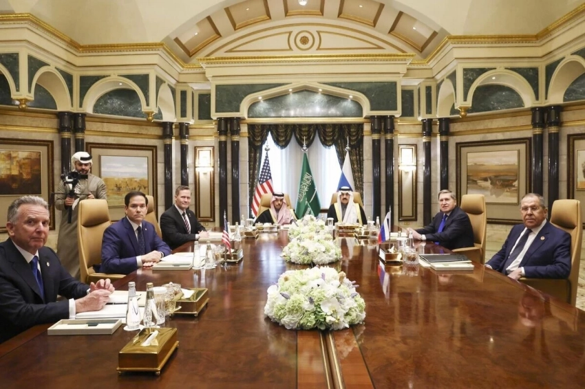 Делегации России и США возобновили беседу в Эр-Рияде после 15-минутной паузы