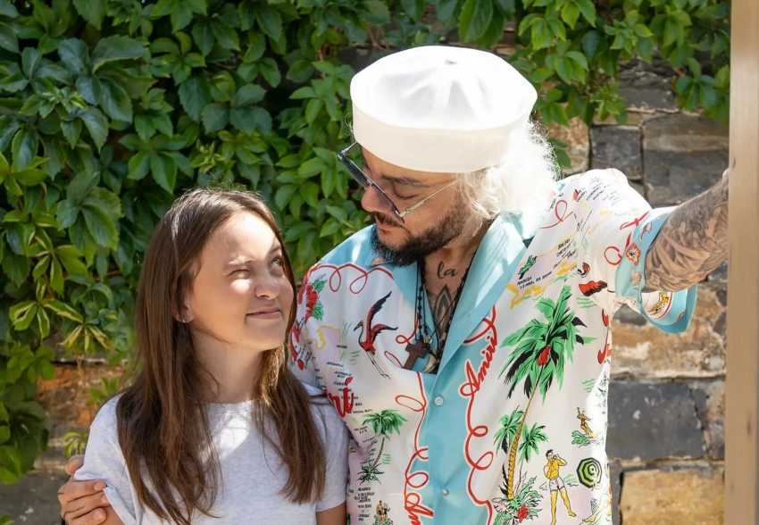 "Навалила кринжа". Дочь Филиппа Киркорова завела телеграм-канал и шутит про отца