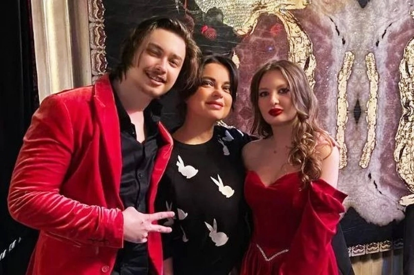 Сын Наташи Королевой показал опухшую жену-стриптизершу после тяжелой операции