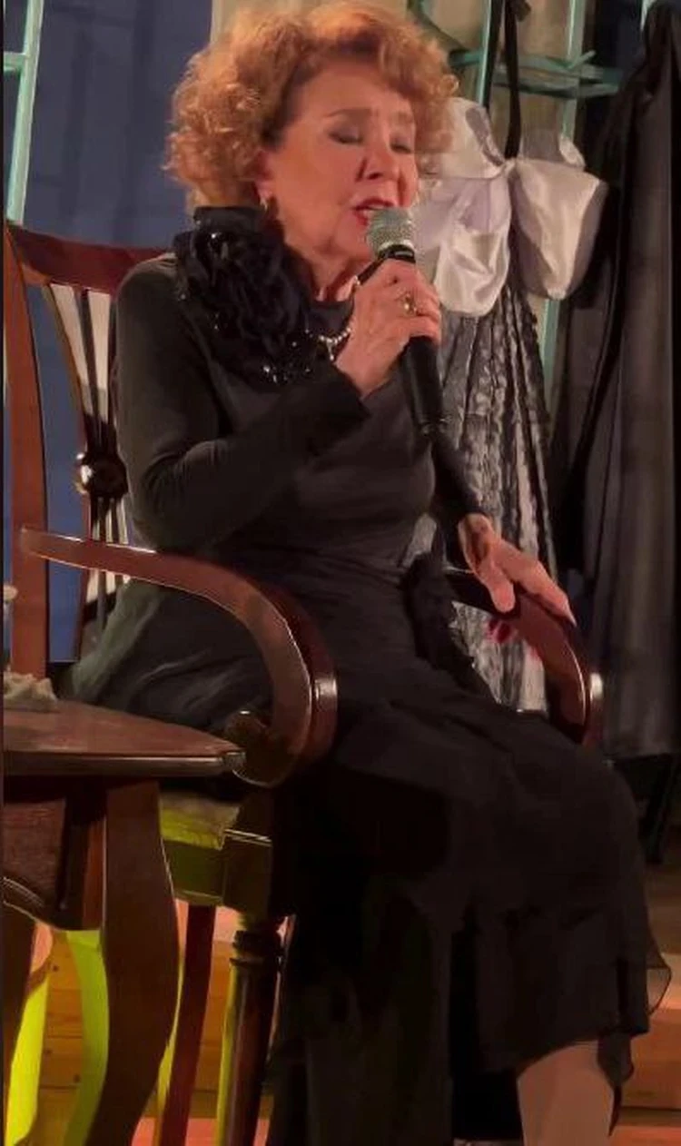 Как выглядела тяжело больная Лариса Голубкина: худенькая, в черном платьице сидела в кресле