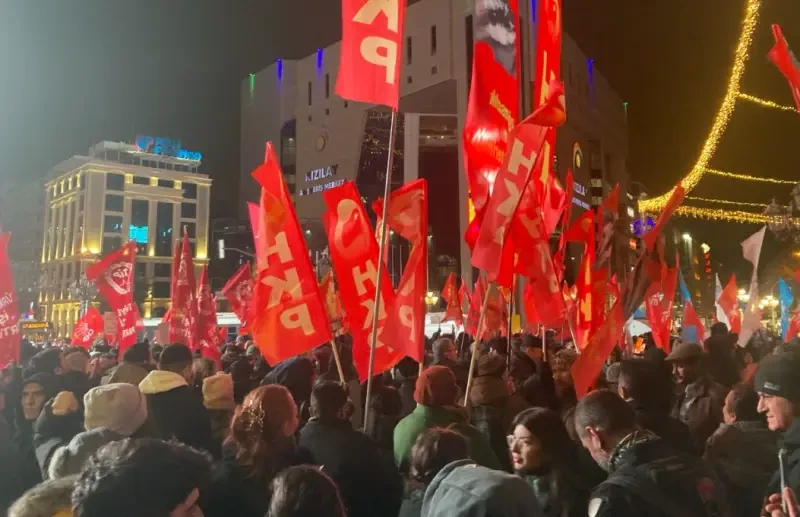 В некоторых районах Турции протесты принимают форму межэтнических конфликтов