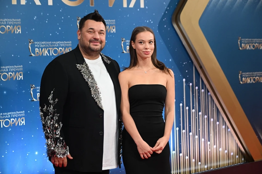 Жуков показал подросшую дочь и признался, что сам не разгадал феномен «Руки вверх!»