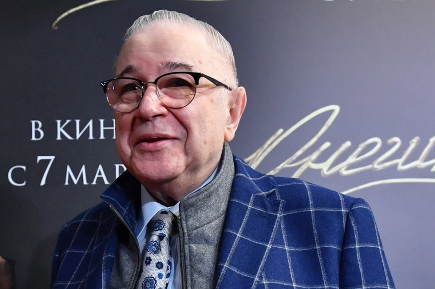 Уехал из больницы на репетицию, диагноз держит в тайне: что известно о состоянии здоровья Евгения Петросяна