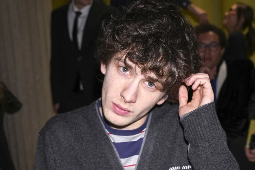 Марк Эйдельштейн обнимался с бойфрендом Рианны, а на показ Chanel залетел голубь: что произошло на закрытии Недели моды в Париже