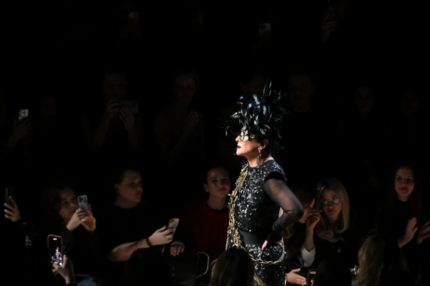 Мех, пайетки и Лолита в перьях: на Московской неделе моды прошел показ Игоря Гуляева