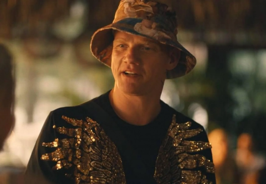 В сети обсуждают сцену из "Белого лотоса" с полностью обнажённым Юрием Колокольниковым