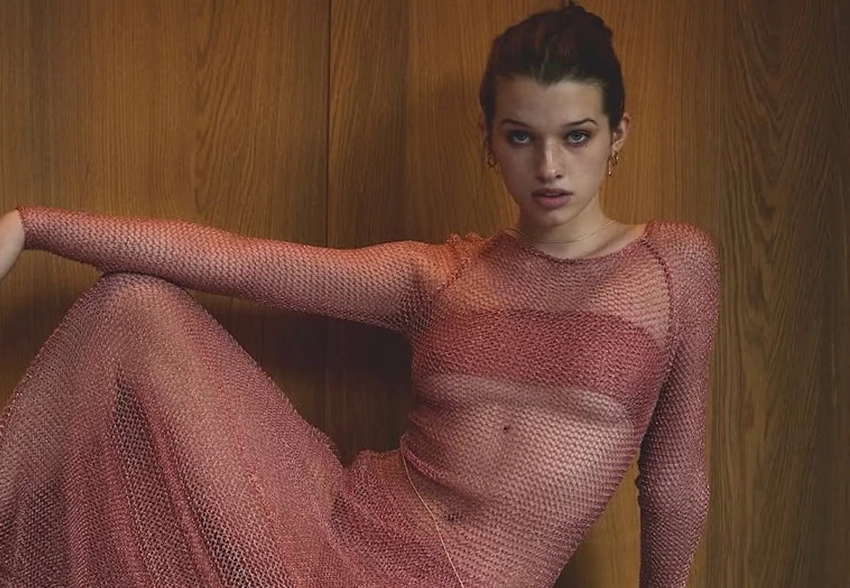 17-летняя дочь Миллы Йовович Эвер Андерсон снялась в "голом" платье, и её сравнили с матерью