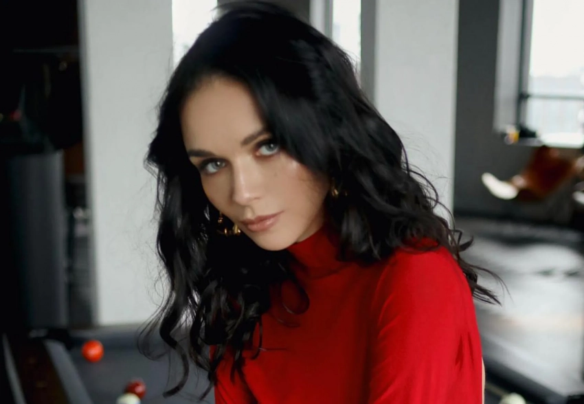 Софья Синицына снялась обнажённой в честь 30-летия и попросила перевести ей денег на карту