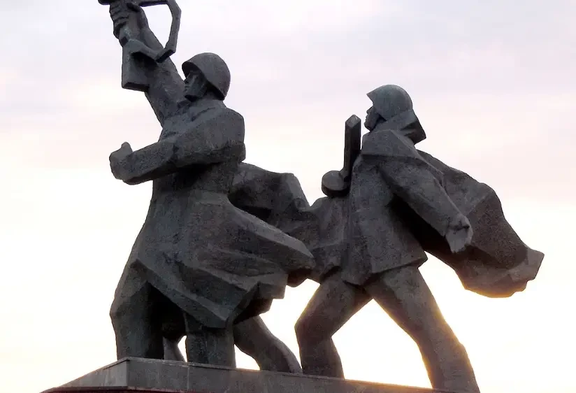 СВР России: власти Латвии готовятся к массовому уничтожению советских военных мемориалов
