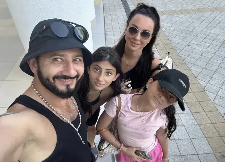 Жена Михаила Галустяна прокомментировала их развод. Одновременно с этим в сети обсуждают, что он мог изменять ей со своей визажисткой