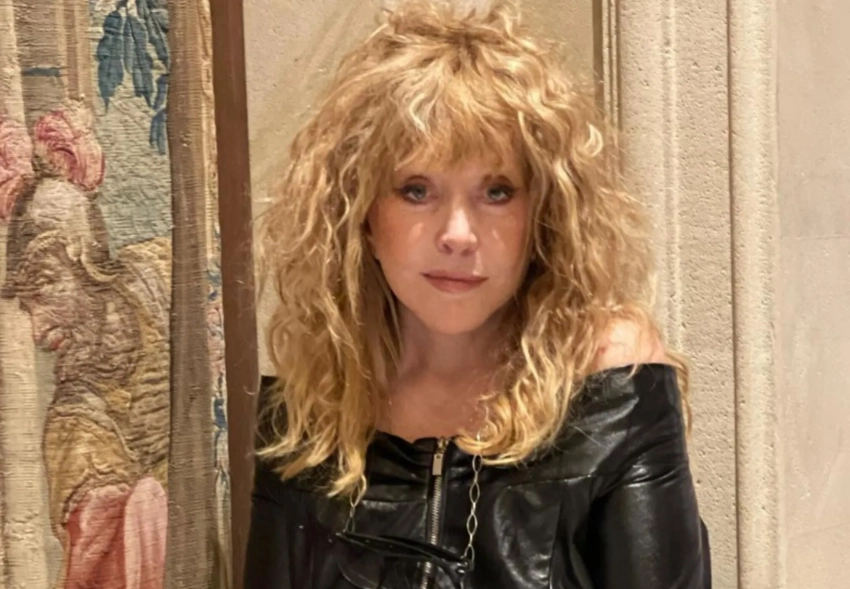 Алла Пугачёва выпустила две новые песни — о войне