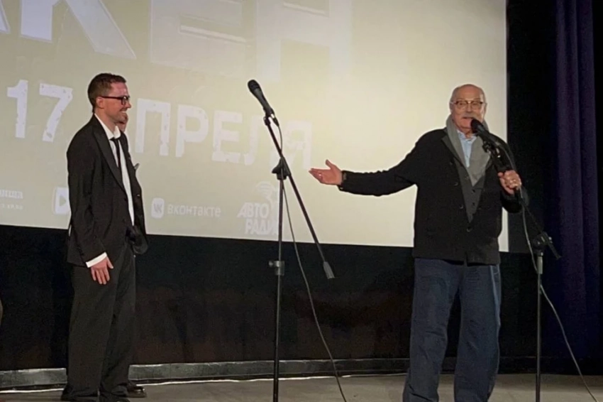 «Коля стал папой!»: Михалков на радостях перепутал имя Саши Петрова, поздравляя его с рождением сына