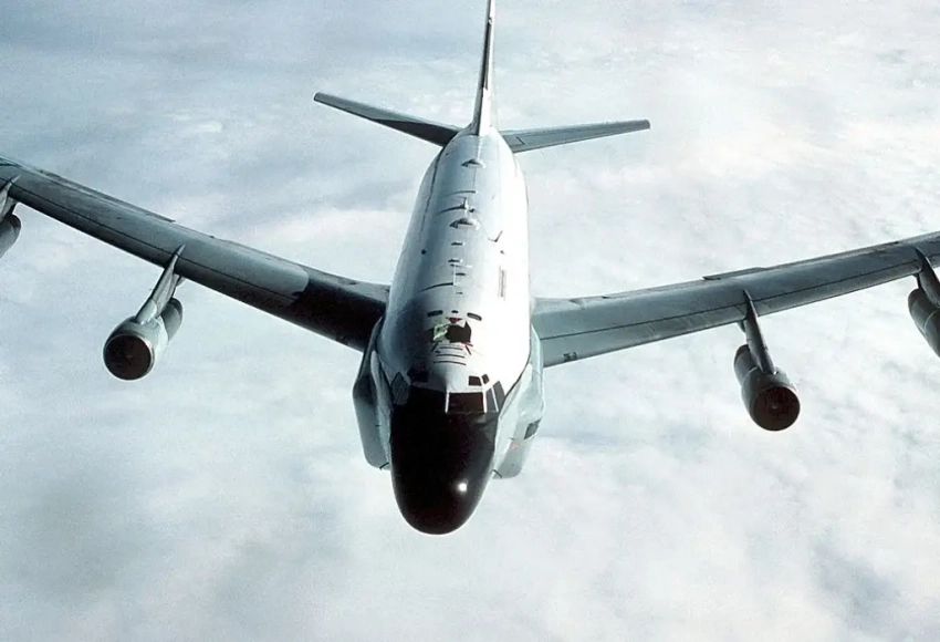 Над Чёрным морем снова замечен британский разведывательный самолет Rivet Joint