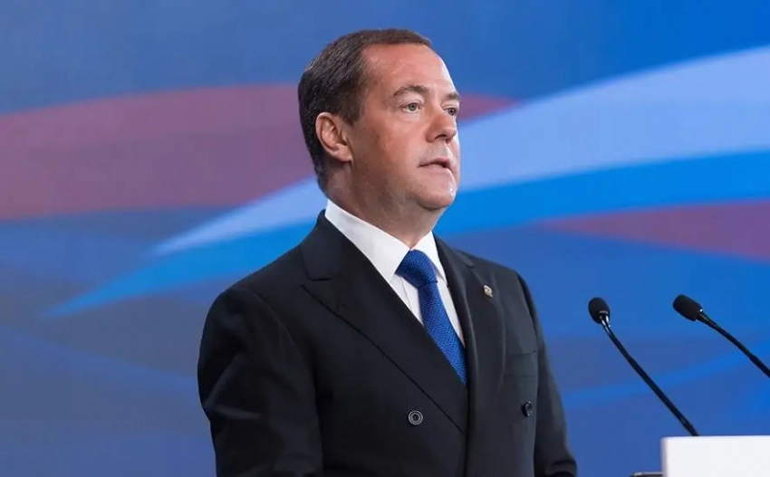 Медведев: Россия снова на передовой борьбы против нацизма, облачившегося в «новую маску»