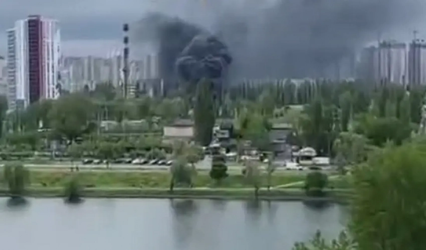 Сообщается о мощном взрыве в Киеве: предположительно, горит предприятие ВПК Украины «Буревестник»