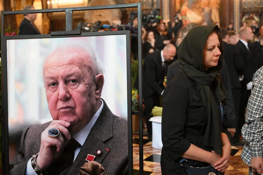 Мир простился с Церетели, а Киркоров едва не сгорел на работе: главные события шоу-бизнеса