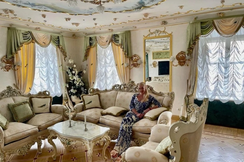 Анастасия Волочкова опровергла слухи о продаже квартиры в центре Петербурга