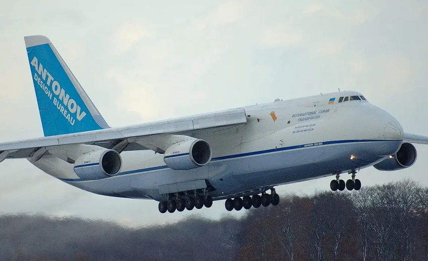 Украинский транспортный самолёт Ан-124 «Руслан» доставил в Польшу фюзеляжи истребителей F-16 из США