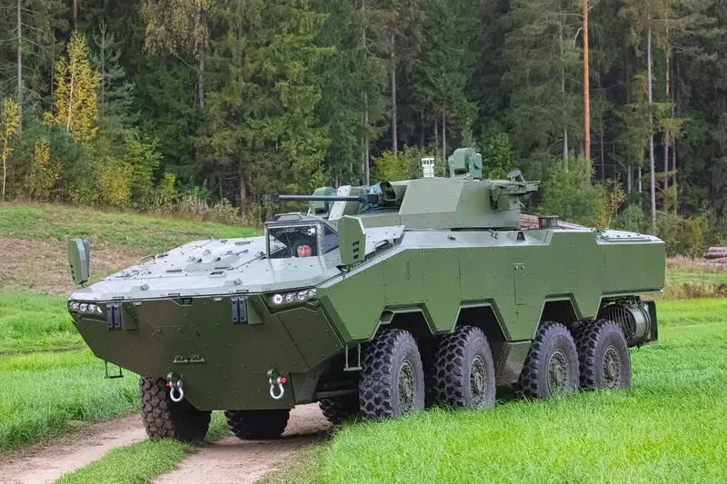 «Высокая мобильность и огневая мощь»: Белорусская армия приняла на вооружение новый БТР Volat V-2 с боевым модулем «Адунок-БМ30.2»