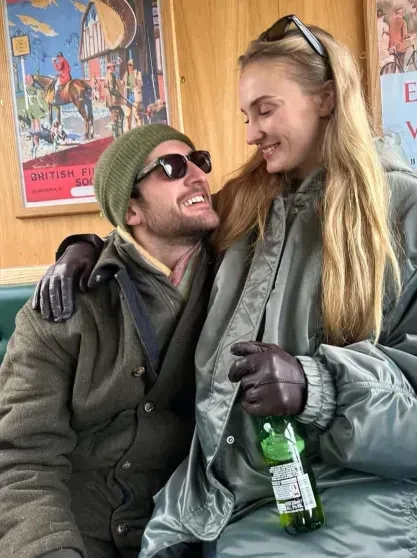 Софи Тёрнер устроила вечеринку с подружками на фоне расставания с бойфрендом-миллиардером