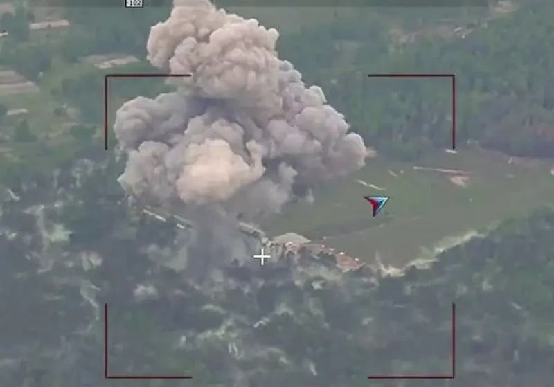 Показаны кадры удара ОТРК «Искандер» по полевому лагерю подготовки 1-й ОБр СпН ТРО ВСУ в Шостке Сумской области