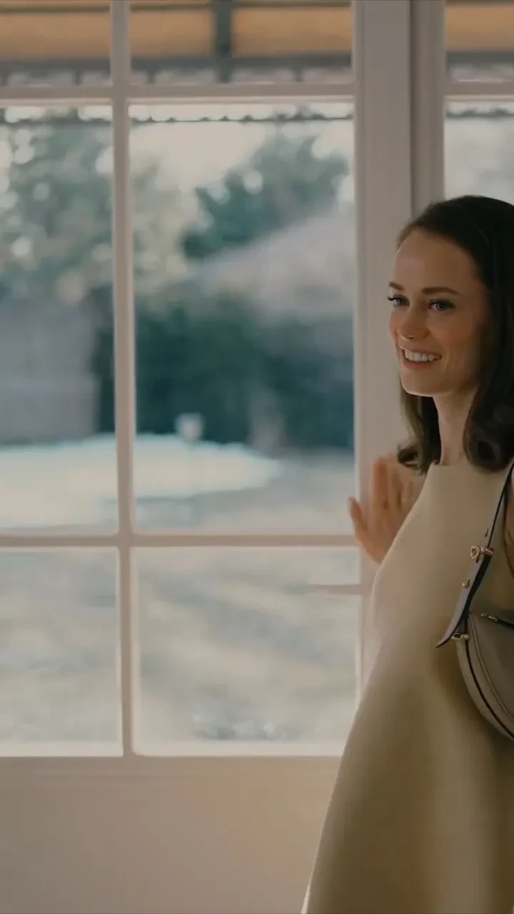 Жена Гарика Харламова подогрела слухи о своей беременности новым видео