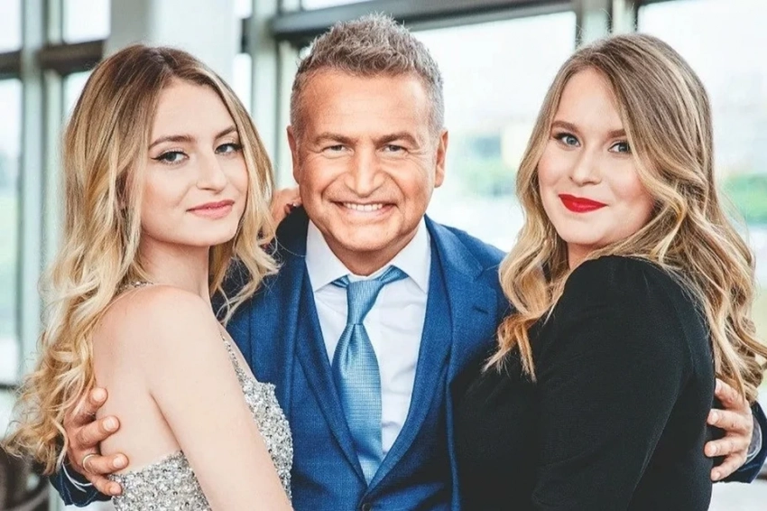 Агутин подарил внебрачной дочери квартиру: Артист мечтает о внуках