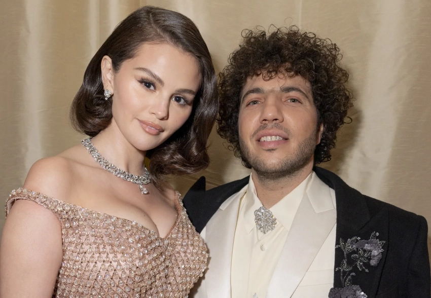 Селена Гомес опубликовала фото с Бенни Бланко на фоне слухов о его измене с её лучшей подругой