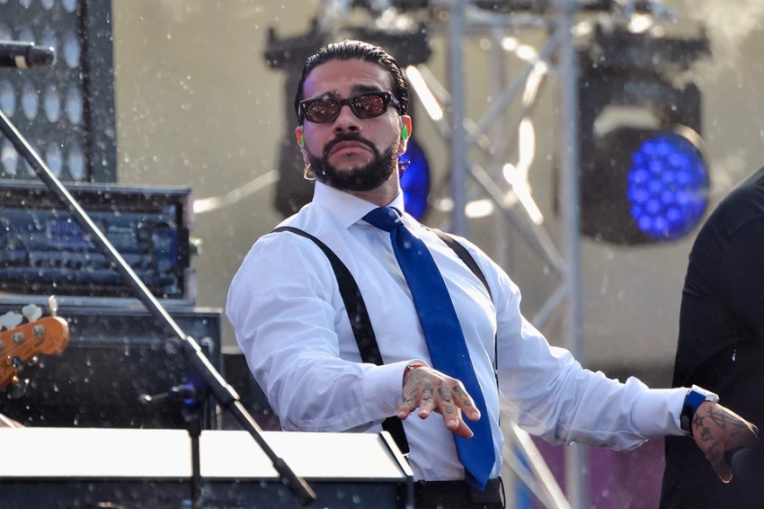 В Сети удивлены поведением Тимати за рулем: не пропустил пешеходов и посадил двух детей на одно сиденье