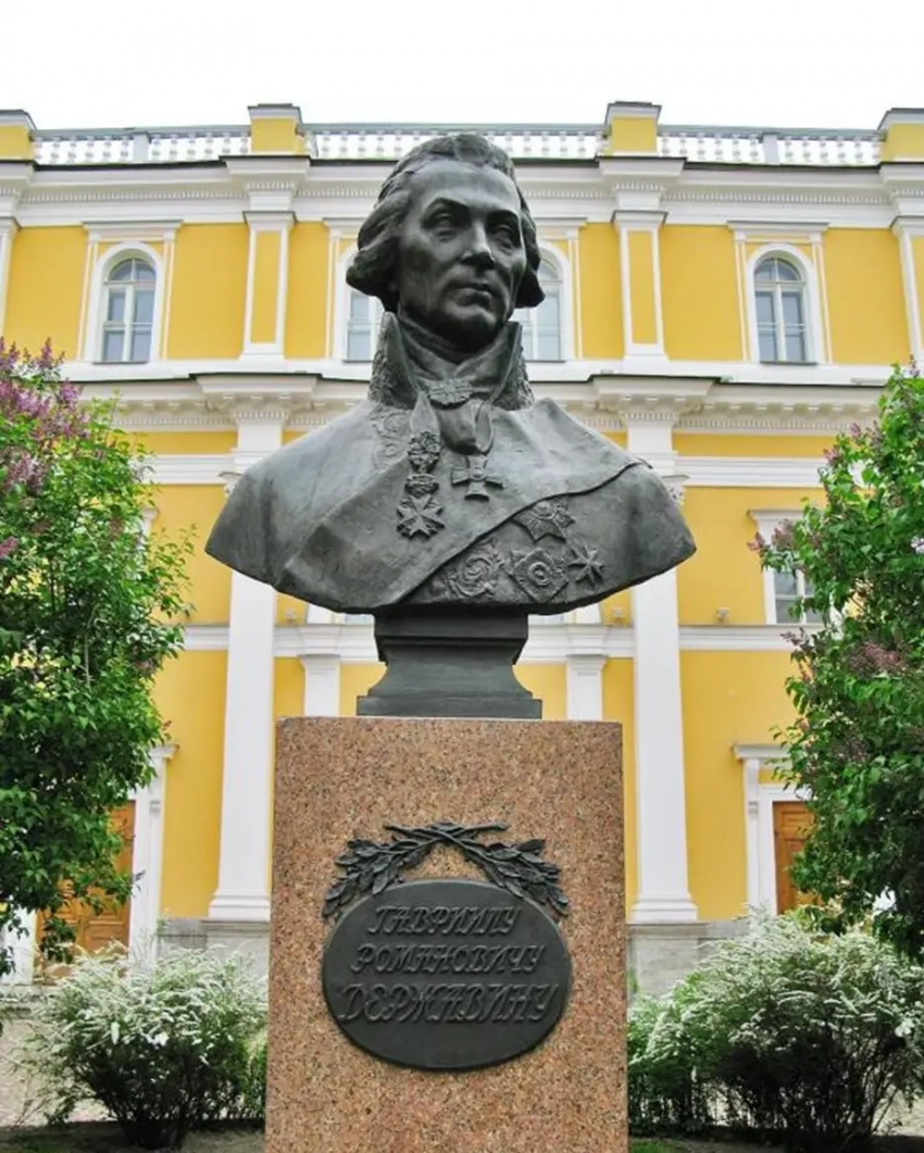 Гавриилу Романовичу Державину мы благодарны не только за Пушкина