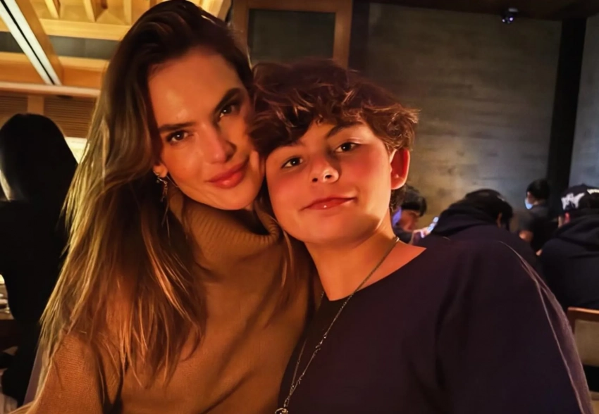 Алессандра Амбросио опубликовала новые фото с сыном в честь его дня рождения